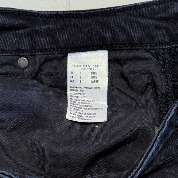 American Eagle Ripped Mom Jeans Size 8 - Picture 3 of 3